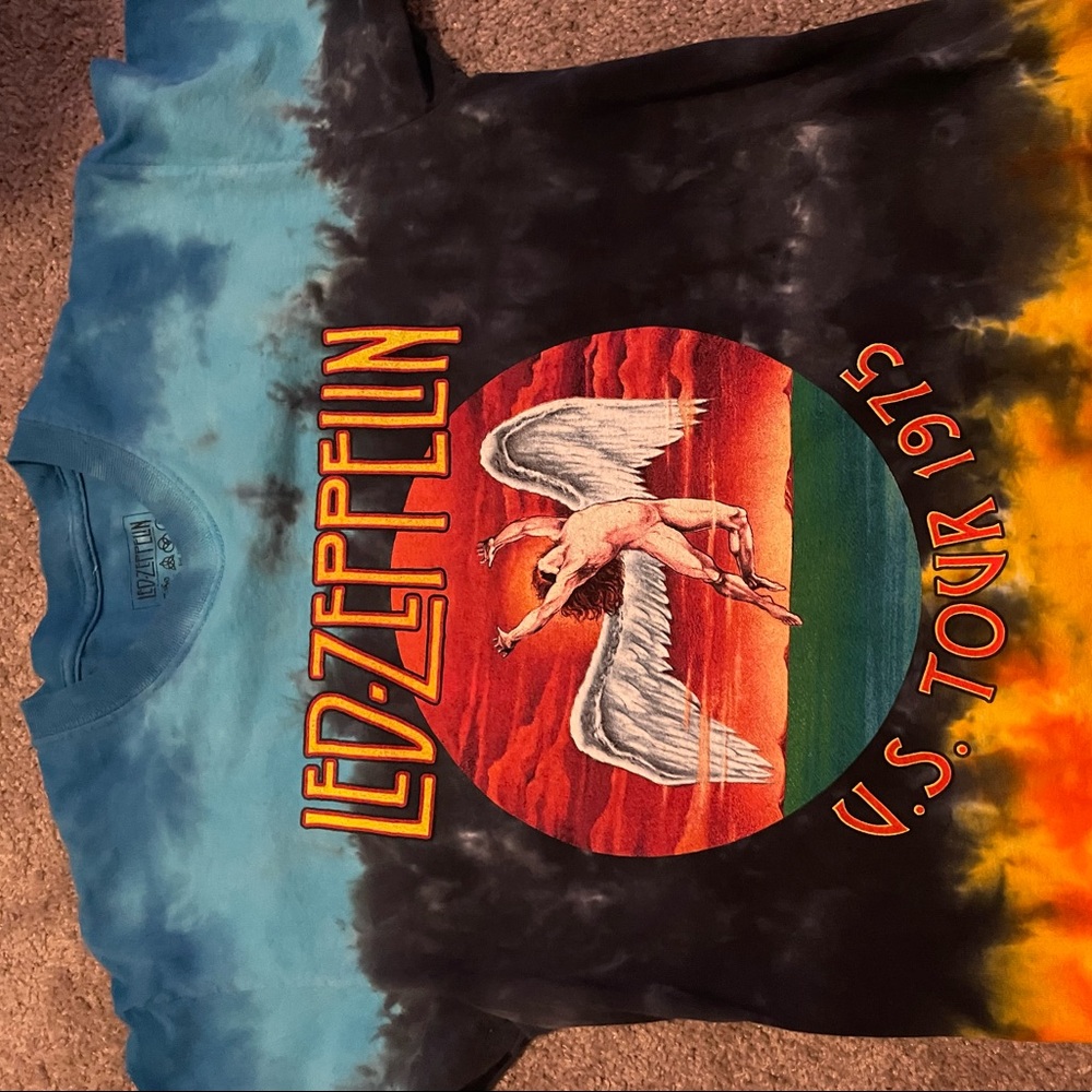 graphic tee
